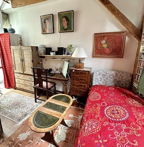 1 chambre, fer et planche à repasser, Wi-Fi gratuit, draps fournis