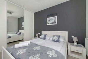 1 habitación, tabla de planchar con plancha, wifi y ropa de cama 