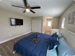 4 bedrooms, iron/ironing board, WiFi, bed sheets