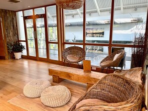 Interior - Cosy cottage Family Fun Spa Pools Parking Lakes EV (CIRENCESTER)