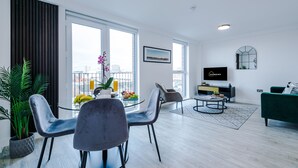 Apartment | Dining - Up To 20 Percent Off Short Term Stays Mcr (Salford)