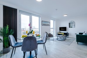 Dining - Up To 20 Percent Off Short Term Stays Mcr (Salford)