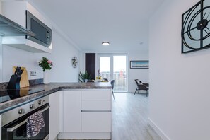 Apartment | Private kitchen - Up To 20 Percent Off Short Term Stays Mcr (Salford)