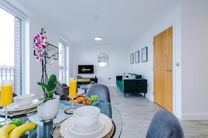 Apartment | Private kitchen - Up To 20 Percent Off Short Term Stays Mcr (Salford)