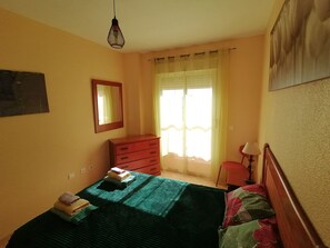 2 habitaciones, tabla de planchar con plancha y wifi gratis 