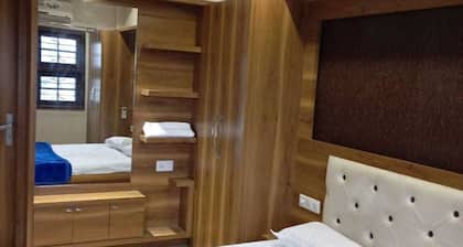 Peaceful location, clean room, near to Mahakal Jyotirling - Chandra