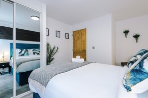 Apartament | 1 dormitori, planxa i posts de planxar, wifi gratuïta i roba de llit
