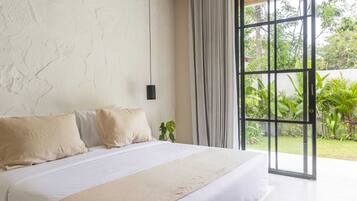 2 bedrooms, desk, iron/ironing board, WiFi