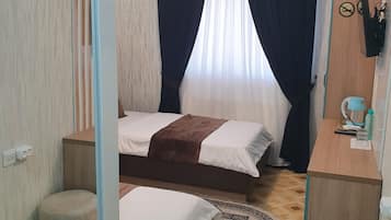 Quarto duplo standard | Cofres nos quartos, Wi-Fi de cortesia