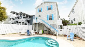 A two-story house with a pool, white picket fence, and blue shutters. - 4 BR 2nd Row Beach House with a Private Pool! Beachy Keen (Surfside Beach)