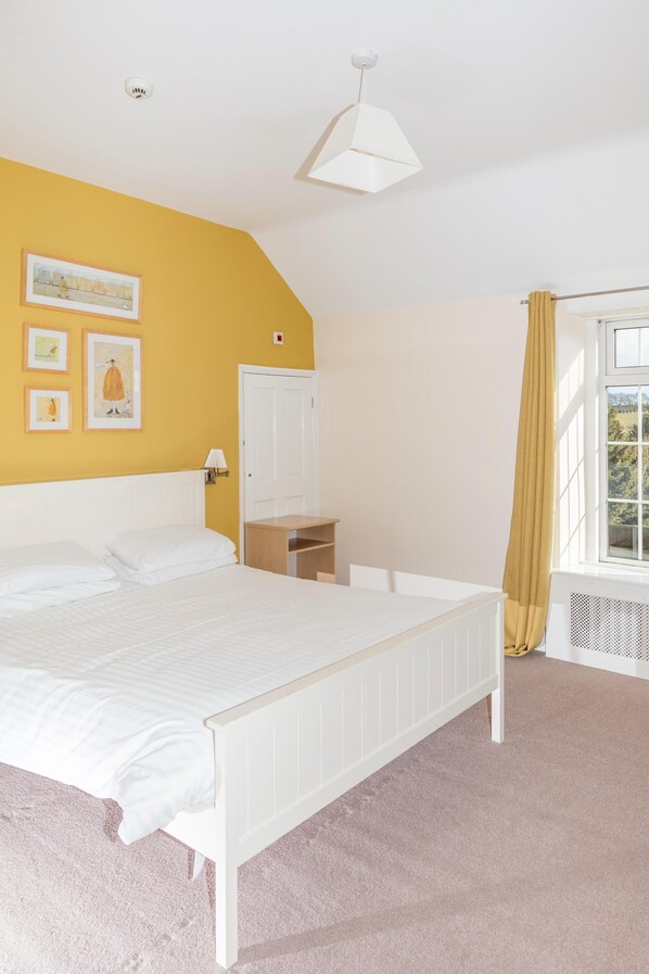 1 bedroom, Egyptian cotton sheets, premium bedding, Select Comfort beds