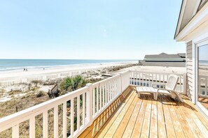 Property grounds - Oceanfront 4 BR Beach House with Private Pool! Moon Shadow (Surfside Beach)