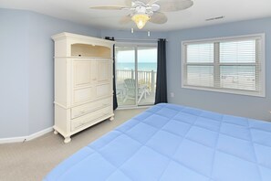 4 bedrooms, Internet - Oceanfront 4 BR Beach House with Shared Pool! Portofino II 313B. (Surfside Beach)