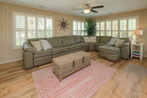 TV - 3 BR Beach House in Surfside Beach with Shared Pool!  Sea Bridge 1015 (Surfside Beach)