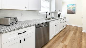 Fridge, microwave, stovetop, dishwasher