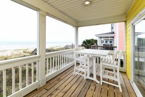 تناول الطعام بالخارج