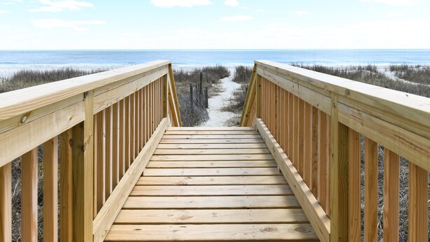 A wooden boardwalk leading to a beach with a clear view of the ocean. - Pet-Friendly Oceanfront 4 BR Beach House in Surfside Beach! Sunny Delight (Surfside Beach)