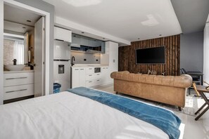 1 soveværelse, skrivebord, strygejern/strygebræt, weekendseng