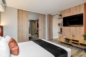 2 bedrooms, desk, iron/ironing board, travel crib