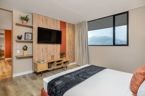 2 bedrooms, desk, iron/ironing board, travel crib