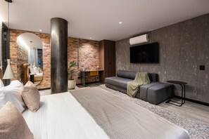 3 Schlafzimmer, Schreibtisch, Bügeleisen/Bügelbrett, Reisekinderbett