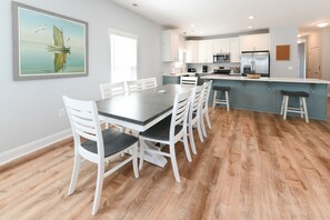Dining - 7 BR Beach House with a Private Pool in Surfside Beach! Salty Beaches. (Surfside Beach)