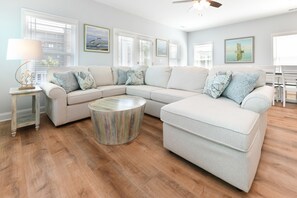 TV - 7 BR Beach House with a Private Pool in Surfside Beach! Salty Beaches. (Surfside Beach)