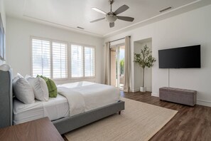 4 bedrooms, desk, iron/ironing board, travel crib