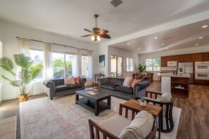 Smart TV, fireplace, table tennis, offices