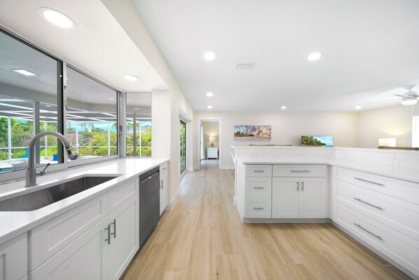 المنشأة من الداخل