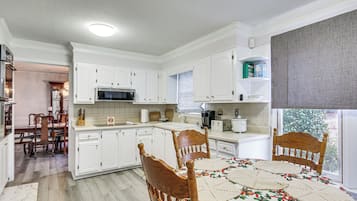 Nhà (4 Bedrooms) | Mặt tiền nơi lưu trú