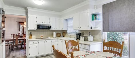 House (4 Bedrooms) | Front of property