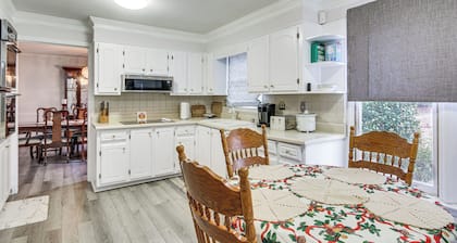 Spacious Augusta Home Near Golf, Shopping & More!