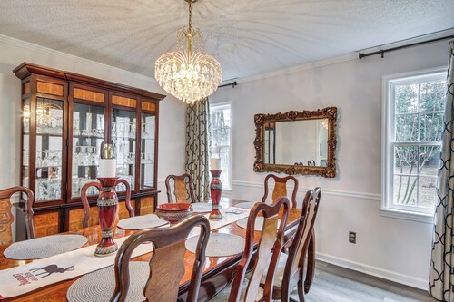 Spacious Augusta Home Near Golf, Shopping & More!