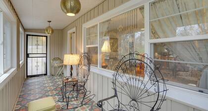 6 Mi to Lake Michigan: Coloma Farmhouse