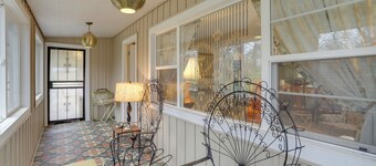 6 Mi to Lake Michigan: Coloma Farmhouse