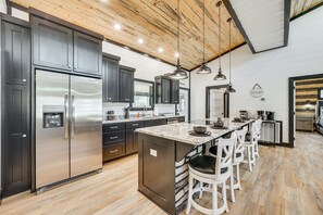 Hus (2 Bedrooms) | Eget kjøkken | Mikrobølgeovn, ovn, kokeplater og oppvaskmaskin