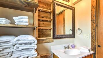 Cottage (2 Bedrooms) | Interior