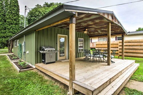 Lake Pepin Cottage w/ Patio - Walk to the Marina!