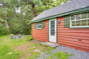 Interior - Pocono Couple's Getaway! Cute Cabin on 8 Acres (Blakeslee)