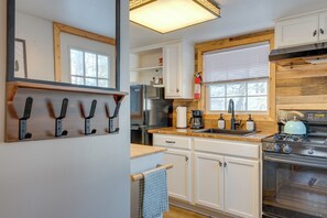 House (1 Bedroom) | Interior - 7 Mi to Jack Frost Ski Area: Cozy Blakeslee Cabin! (Blakeslee)