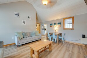Interior - Pocono Couple's Getaway! Cute Cabin on 8 Acres (Blakeslee)