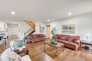 TV, fireplace - Spacious Manchester Vacation Rental - Pet Friendly (Mount Wolf)