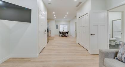 St Clair Apartment - Walk to River & Boardwalk!