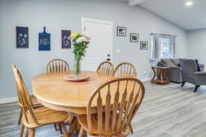 House (2 Bedrooms) | Interior - Charming Stayton Home w/ Deck + Smart TV! (Stayton)