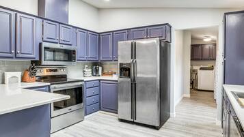 ํ์ฐ์ค (2 Bedrooms) | ๋ด๋ถ