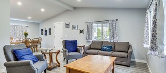 Charming Stayton Home w/ Deck + Smart TV!