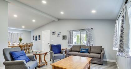 Charming Stayton Home w/ Deck + Smart TV!