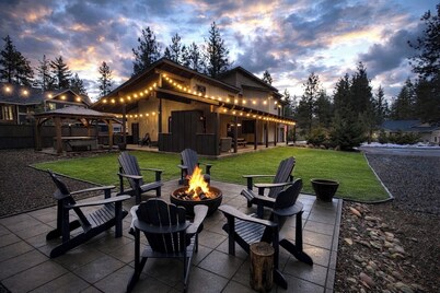 Scenic Getaway | Summer Pool Access + Spa/GameRm & Easy 1PM Check-In/Out