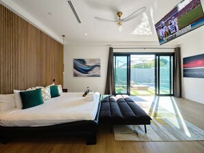 5 Schlafzimmer, Schreibtisch, Bügeleisen/Bügelbrett, Reisekinderbett